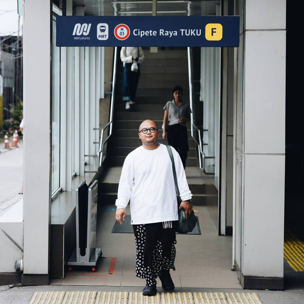 Surat Kabar - Cipete Raya TUKU Station