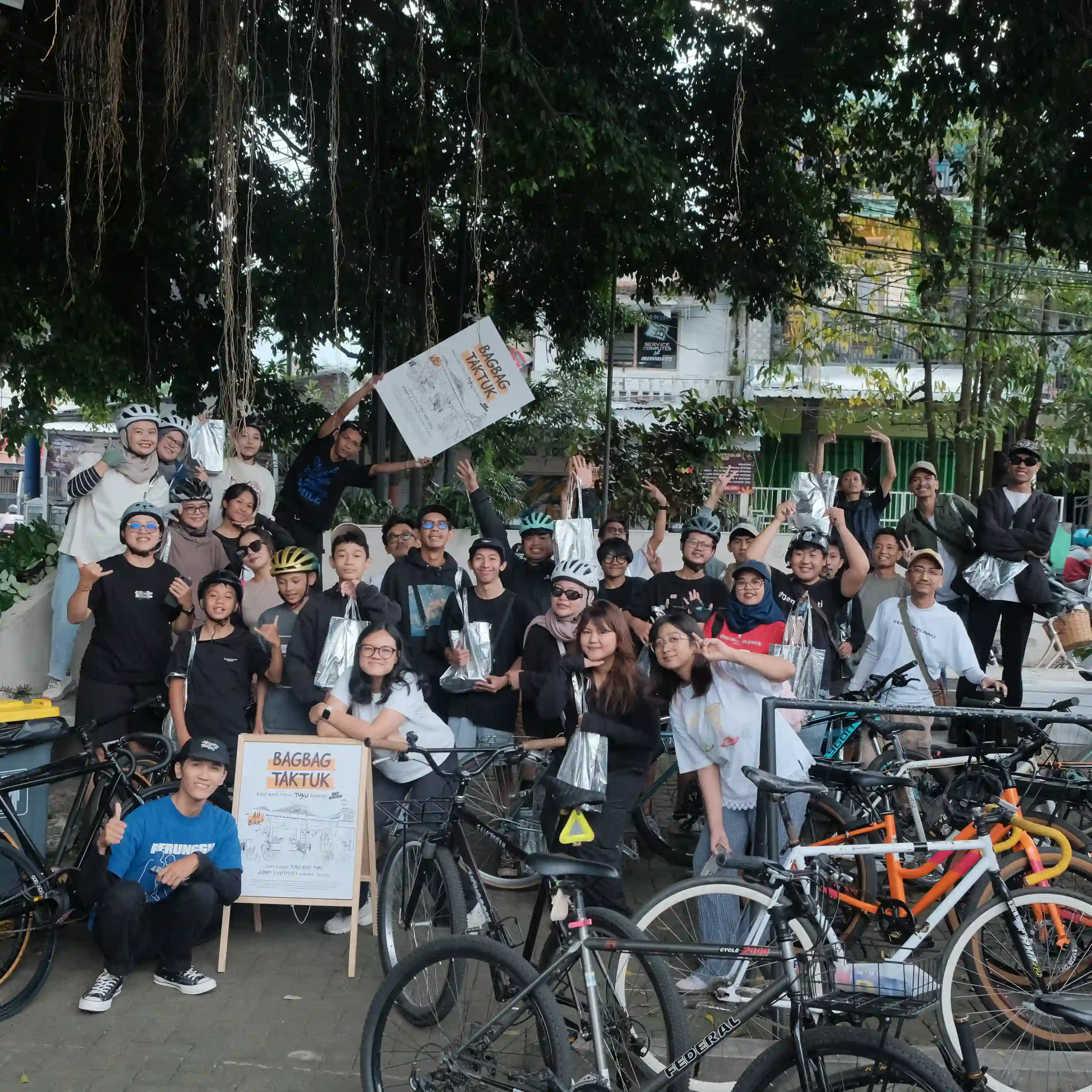 Surat Kabar - BAGBAGTUK: Sharing Iftar Snacks During Ramadan