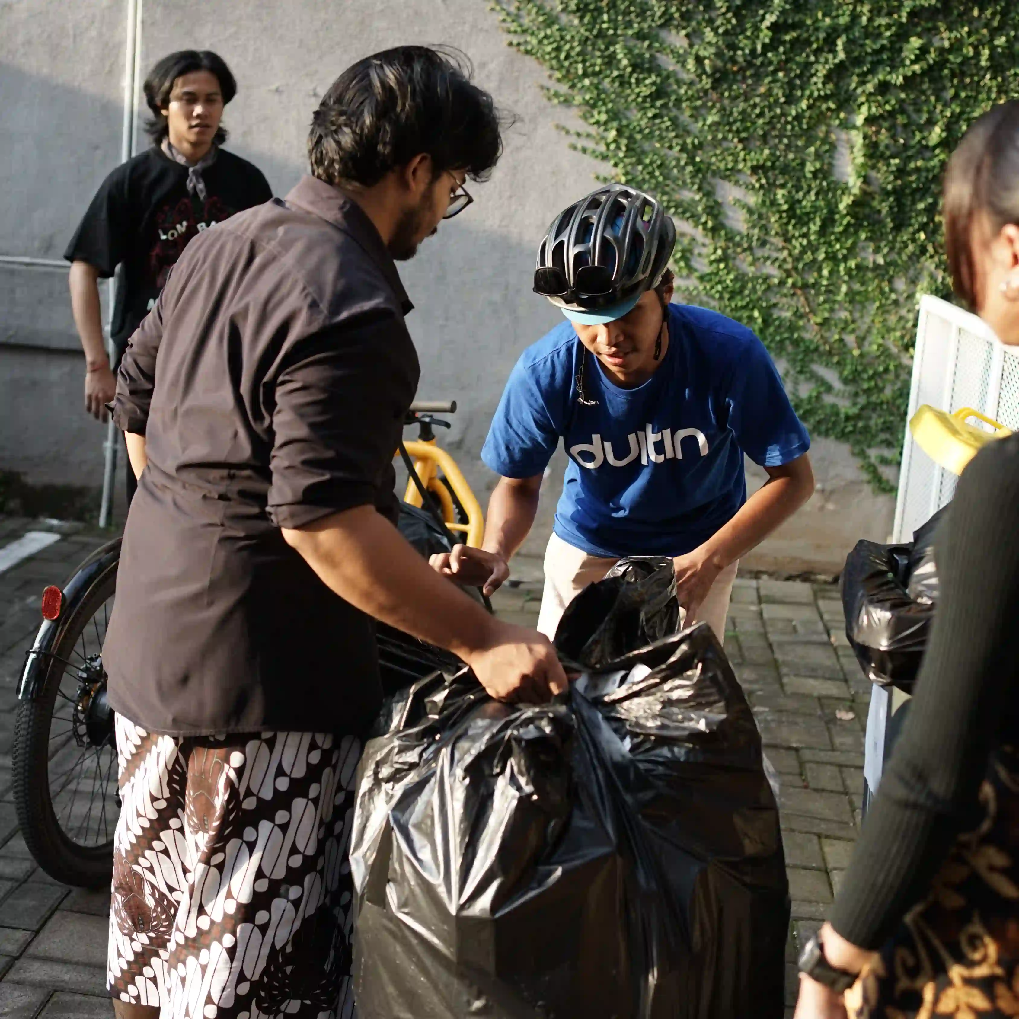 Surat Kabar - Working Together for Waste Management